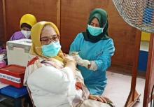 2.200 Guru di Batam Disuntik Vaksin AstraZeneca