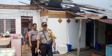 Puting Beliung Terbangkan Atap Rumah Warga di Moro