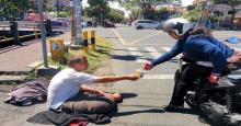 Bule di Bali Terpaksa Mengemis Gara-gara ini