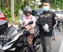 Komunitas Honda di Batam Bagi-Bagi Masker Gratis untuk Warga
