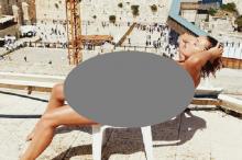 Viral, Model Belgia Foto Telanjang di Depan Tembok Ratapan Yerusalem