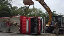 Tiga Orang Petugas Terluka Kecelakaan Mobil Damkar