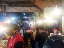Sehari Jelang Lebaran, Pembeli di Pasar Tos 3000 Tak Seramai Tahun Lalu