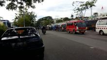 Tiga Bus Pria Berpakaian Sipil Ikut Rombongan Polisi