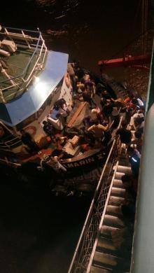 Begini Suasana Menegangkan Evakuasi Penumpang KM Bukit Raya