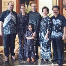 Busana Lebaran Kompak Ala Selebritis dan Artis