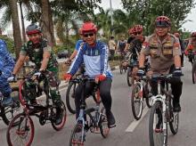 Cerita Plt Gubernur Kepri Isdianto Saat Jatuh dari Sepeda
