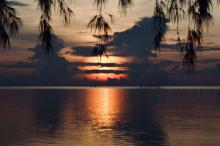 Menikmati Sunrise di Pulau Tunjuk
