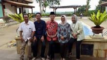 Dikabarkan Sakit, Cagub Terpilih Sani Foto Bareng Keluarga dan Tokoh Masyarakat
