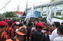 Bendera Merah Putih Terbalik, Konsulat Malaysia di Pekanbaru Didemo