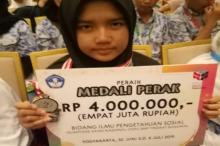Siswi MTs Aqidatunnajin Daik Juara Olimpiade Sains Nasional, Pemkab Beri Apresiasi?
