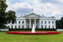 Pelayan Presiden Donald Trump Positif Virus Corona