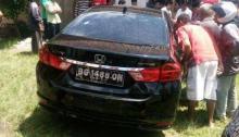 Mobil Sedan Berisi Satu Keluarga Ditembaki Polisi, Satu Tewas
