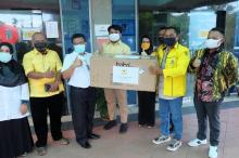 Golkar Tanjungpinang Bantu 25 Set APD untuk Petugas Medis RSUD