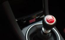 Efek Sering Telat Mengoper Gigi Mobil Manual