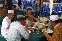 Santap Beras Lokal, Awe Optimis Sawah Panggak Darat Berhasil
