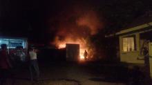 4 Unit Gudang Cat Terbakar, Kerugian Diduga Miliaran Rupiah