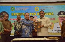 Bupati Meranti Irwan Nasir Jamin Biaya Berobat Warganya di Karimun