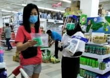 Prihatin Angka Corona, Produsen Masker Grace Banting Harga