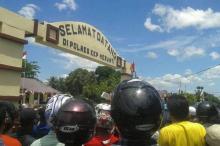 Penikam Anggota Polisi Tewas, Mapolres Meranti Diserang Ribuan Warga