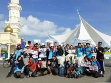 Relawan WCD Kepri Bersih-Bersih Jembatan Dompak Bertemu Monster Plastik