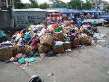 Sampah Menumpuk di Pasar Seken Jodoh