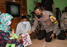Dapat Bantuan dari Jokowi, Istri Terduga Teroris di Sukabumi Terharu
