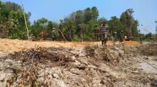 Satgas TMMD Karimun Gas Pool Pengerjaan Jalan Baru