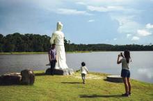 Patung Raksasa Laksamana Hang Tuah dan Cheng Ho Berdiri di Lagoi Bay