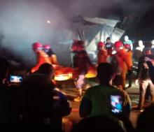 Jenazah Korban Kebakaran Toko di Natuna Dievakuasi