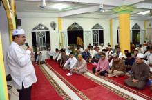 Bupati Aunur Rafiq Bagikan Paket Sembako Sambil Safari Ramadan