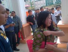 Sambil Menangis Istri Wardiaman Cegat Kasat Reskrim, Lalu Ini yang Terjadi...