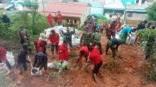 Semangat Warga Bengkong Sarmen Gotong Royong Pascabencana Longsor