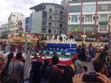 Ribuan Orang Padati Pawai di Lubuk Baja, Malam Ini Digoyang Amigos