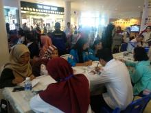 Mahasiswa UMRAH Inisiasi Kegiatan Donor Darah dan Pengobatan Gratis di Mall