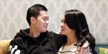 Artis Ririn Eka Wanita Hanya Bisa Saksikan Pemakaman Suami  Via Video Call