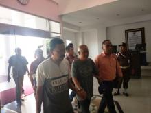 Naik Bus Wisata, 9 Tersangka Korupsi Pasar Natuna Tiba di Kejati Kepri