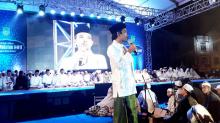 Ribuan Jemaah Terbius Ceramah UAS di Dataran Madani