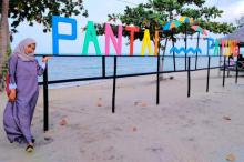 Indahnya Pantai Payung, Destinasi Wisata Baru di Pulau Singkep