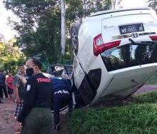 Mobil Calya Jungkir Balik di Jalur Sekupang-Batuaji