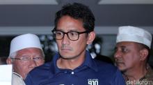Ekspresi Sandiaga Uno Saat Dampingi Prabowo Deklarasi Kemenangan