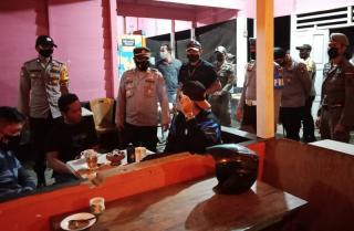 Tak Pakai Masker, Polsek Daik Suruh Warga di Kedai Kopi Pulang
