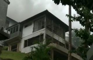 Villa Nongsa Point Marina Disambar Petir Lalu Terbakar