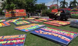 Karimun Banjir Papan Bunga untuk Aunur Rafiq-Anwar Hasyim