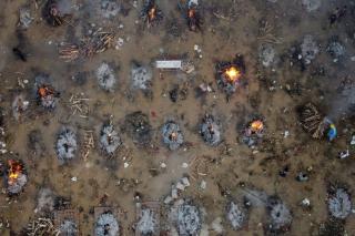 Covid-19 di India Mengganas, Krematorium Kehabisan Tempat Bakar Jenazah