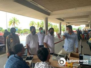 Polisi Sidak Alat Test Antigen di Bandara Hang Nadim