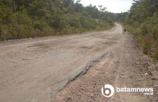 Rusak Parah, Wagub Marlin Janji Perjuangkan Jalan Trans Batubi di Natuna
