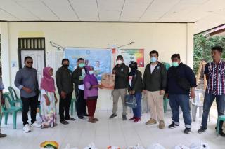 Gekrafs Kepri Bagi-bagi Sembako untuk Warga Hinterland