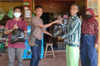 PT Multi Coco Indonesia Salurkan Sembako untuk Warga Sei Besar Lingga