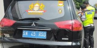 Polisi: Dokumen Mobil Pelat Negara Kekaisaran Sunda Nusantara Berpangkat Jenderal